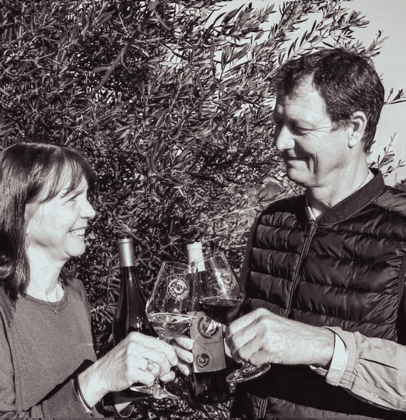 Photo d'Édith et Joël, propriétaire du domaine viticole du Clos d'Isidore